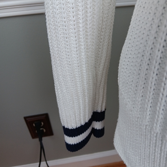 Venus V-neck sweater - Picture 4 of 6